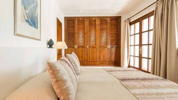 Tweepersoonskamer | Een kluis op de kamer, gratis babybedden, gratis wifi, beddengoed