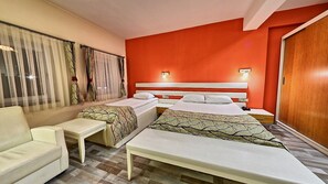 Phòng Tiêu chuẩn | Minibar, két bảo mật tại phòng, bàn 