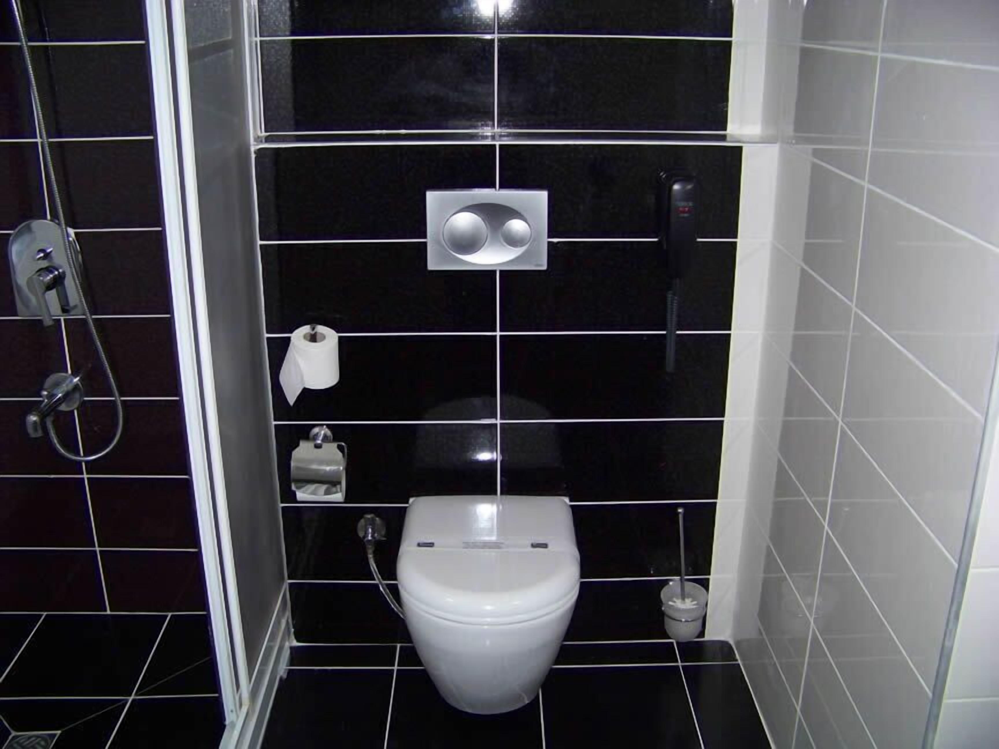 Rom – standard | Bad | Dusj, toalettartikler (inkludert), hårføner og tøfler