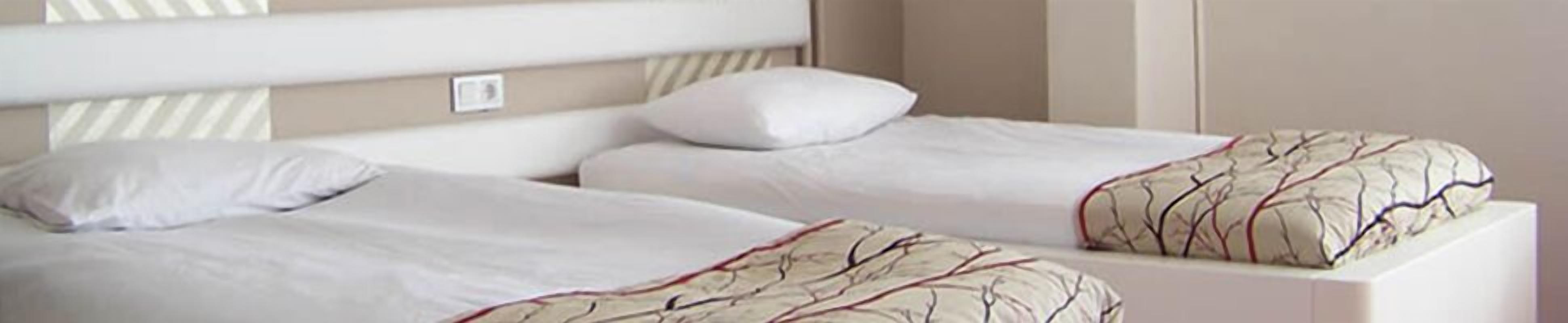 Standard Room | Bar mini, peti besi dalam bilik, meja, Wi-fi percuma 