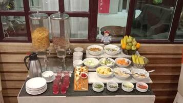 每日供應吃到飽早餐 (每人 INR300)