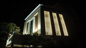 A modern building with large windows and a prominent entrance. - Hotel Mahadev Palace (Deoghar)