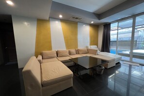 Living area - Eurna Resort (Bangkok)
