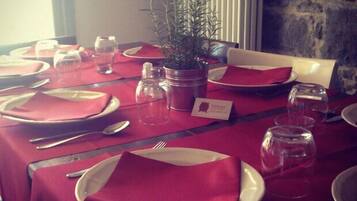 Breakfast, lunch, dinner served; local cuisine