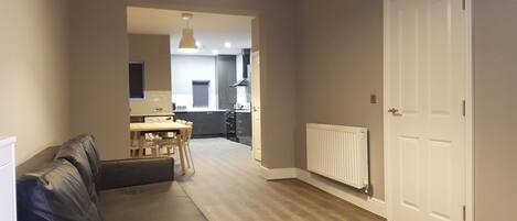 House, 6 Bedrooms | Living room