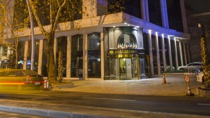 A modern building with a prominent sign for "AKAR INTERNATIONAL HOTELS". - Akar International Hotel (Ankara)