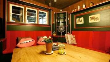 Family Apartment, 2 Bedrooms, Fireplace | In-room dining