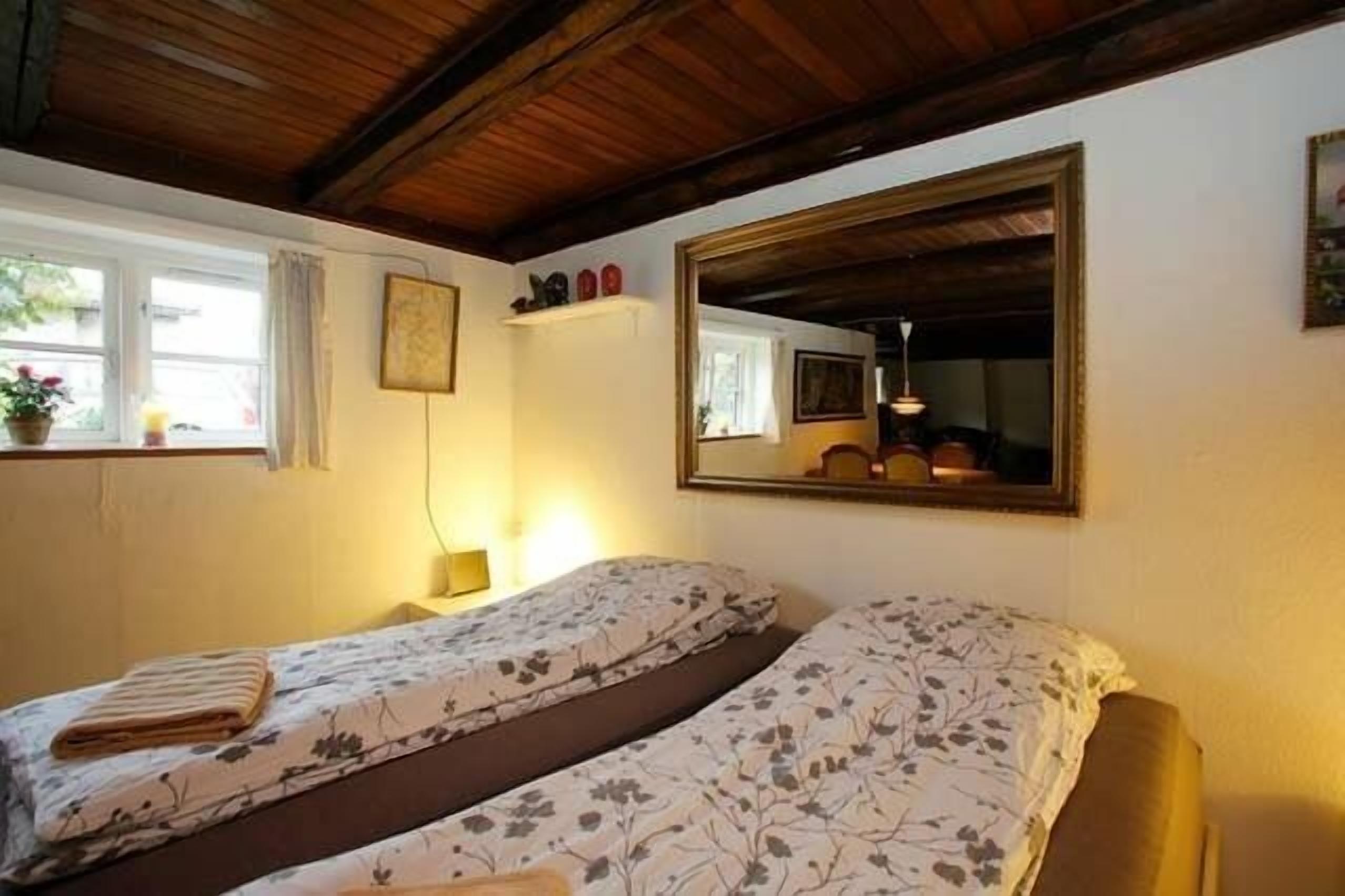 Familieleilighet, 2 soverom, peis | 2 soverom, sengetøy av topp kvalitet, minibar og individuelt dekorert