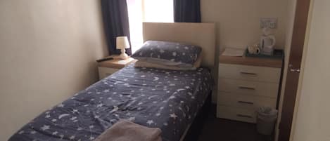 Decoración personalizada, muebles diferentes y wifi gratis