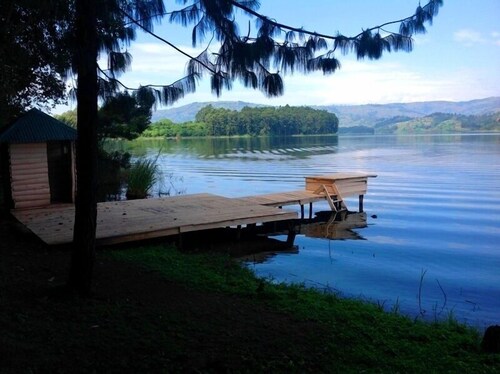 Lake Bunyonyi Eco Resort