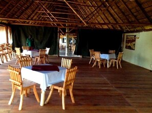 Frokost, lunsj og middag serveres, internasjonale retter 