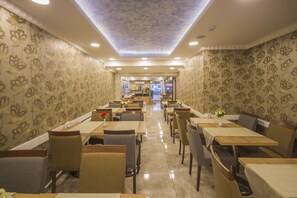 Free daily buffet breakfast - Bestur Hotel (Istanbul)