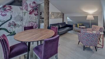 ๋น์ฆ๋์ค ์ํํธ | ๊ฑฐ์ค ๊ณต๊ฐ | ํ๋ฉด TV, ๋ฐ๋ฅ ๋๋ฐฉ/์จ๋