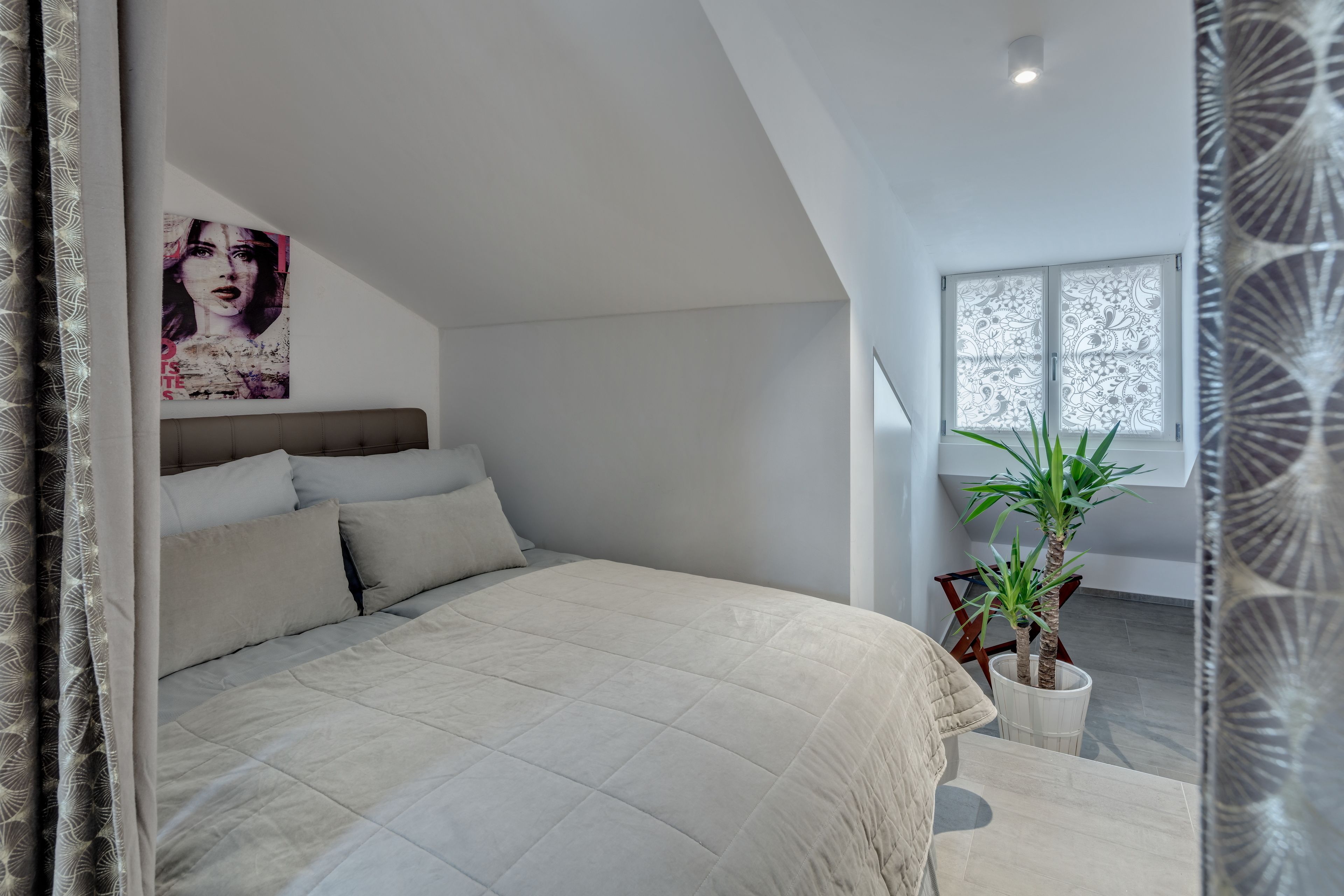 Business-Apartment | Hochwertige Bettwaren, laptopgeeigneter Arbeitsplatz