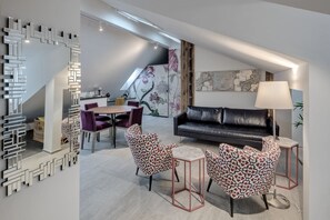 Apartamento empresarial | Área de estar | TV de tela plana, pisos aquecidos