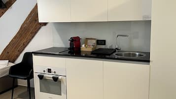 Refrigerador, horno, parrilla de estufa y tostadora