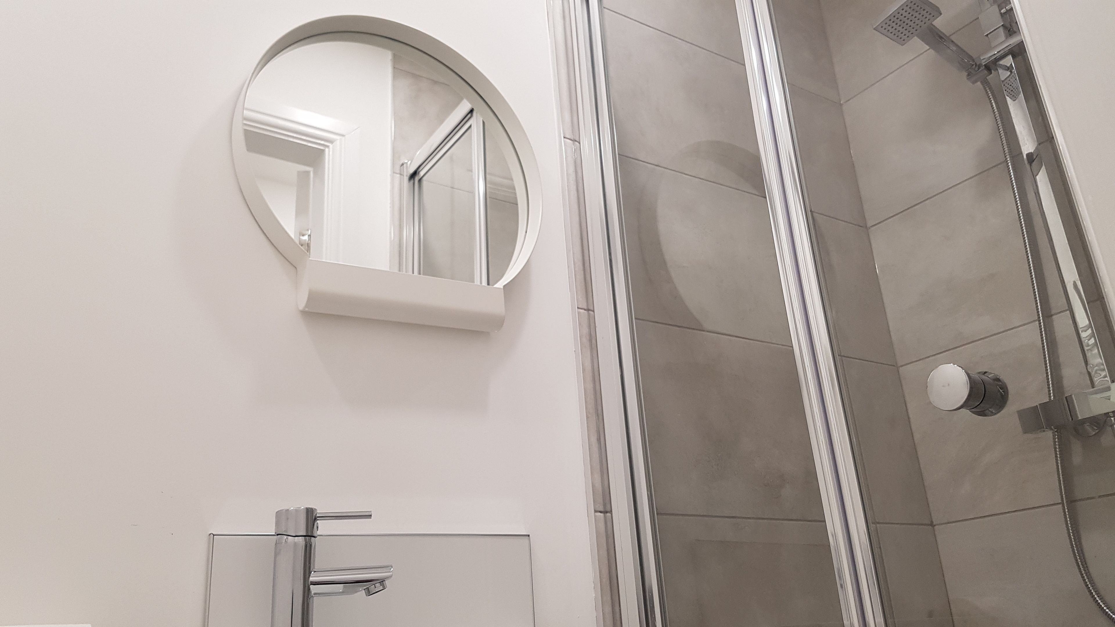 Double Room | Bathroom | Shower, free toiletries, hair dryer, towels