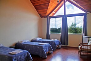 Minibar, free cribs/infant beds, free WiFi, bed sheets - Pousada Alpenrose (Campos do Jordão)