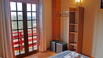 Minibar, cunas gratuitas, wifi gratis y ropa de cama