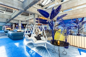 Ofereix esmorzars i dinars