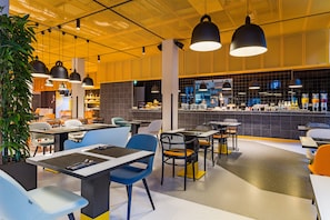 Desayuno buffet todos los días (EUR 20.5 por persona)