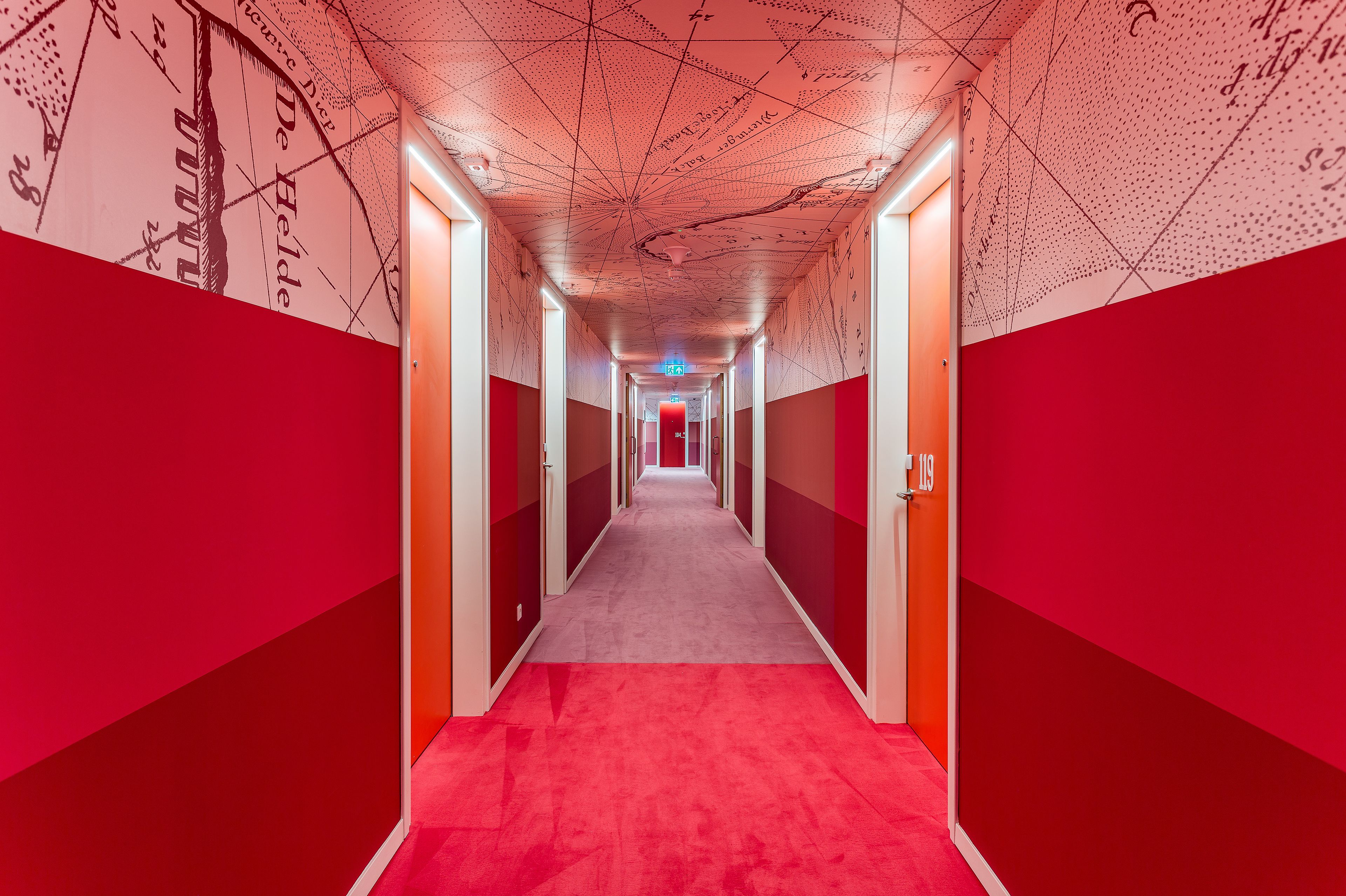 single room | in-room safe, desk, soundproofing, free wifi