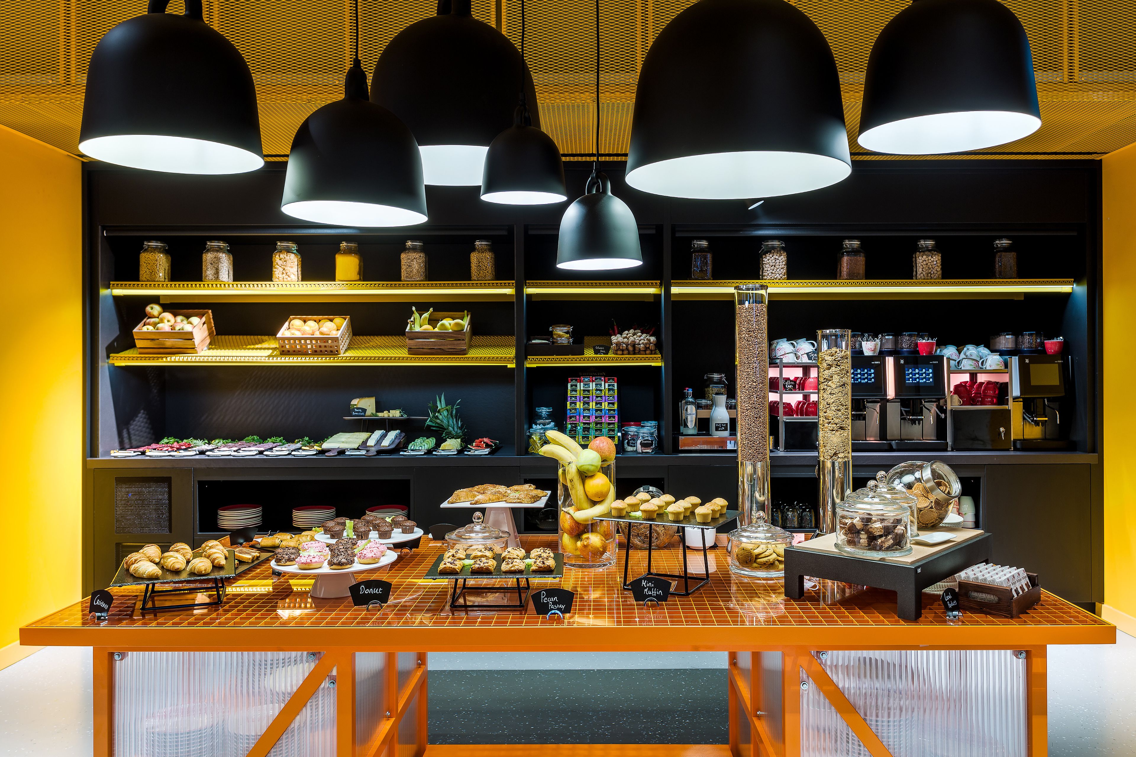 Dagelijks ontbijtbuffet (EUR 20.5 per persoon)