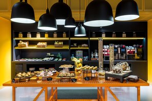 Buffet déjeuner servi tous les jours en supplément