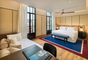 Minibar, in-room safe, desk, blackout curtains - H10 Madison (Barcelona)