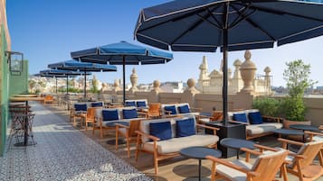 Poolside bar