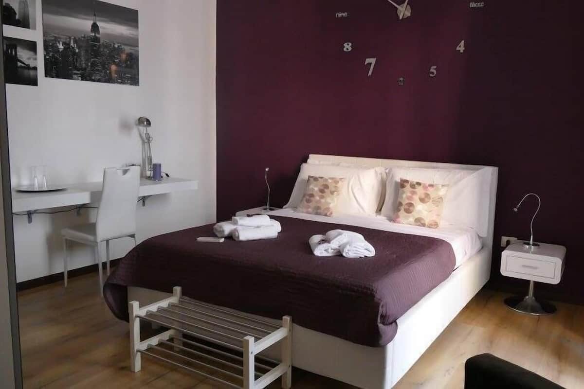 Dobbeltrom – comfort, 1 queensize-seng, ikke-røyk | Sengetøy av topp kvalitet, dundyner, safe på rommet og skrivebord