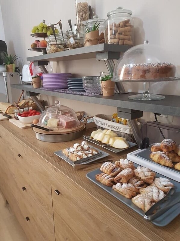 Petit déjeuner complet compris tous les jours