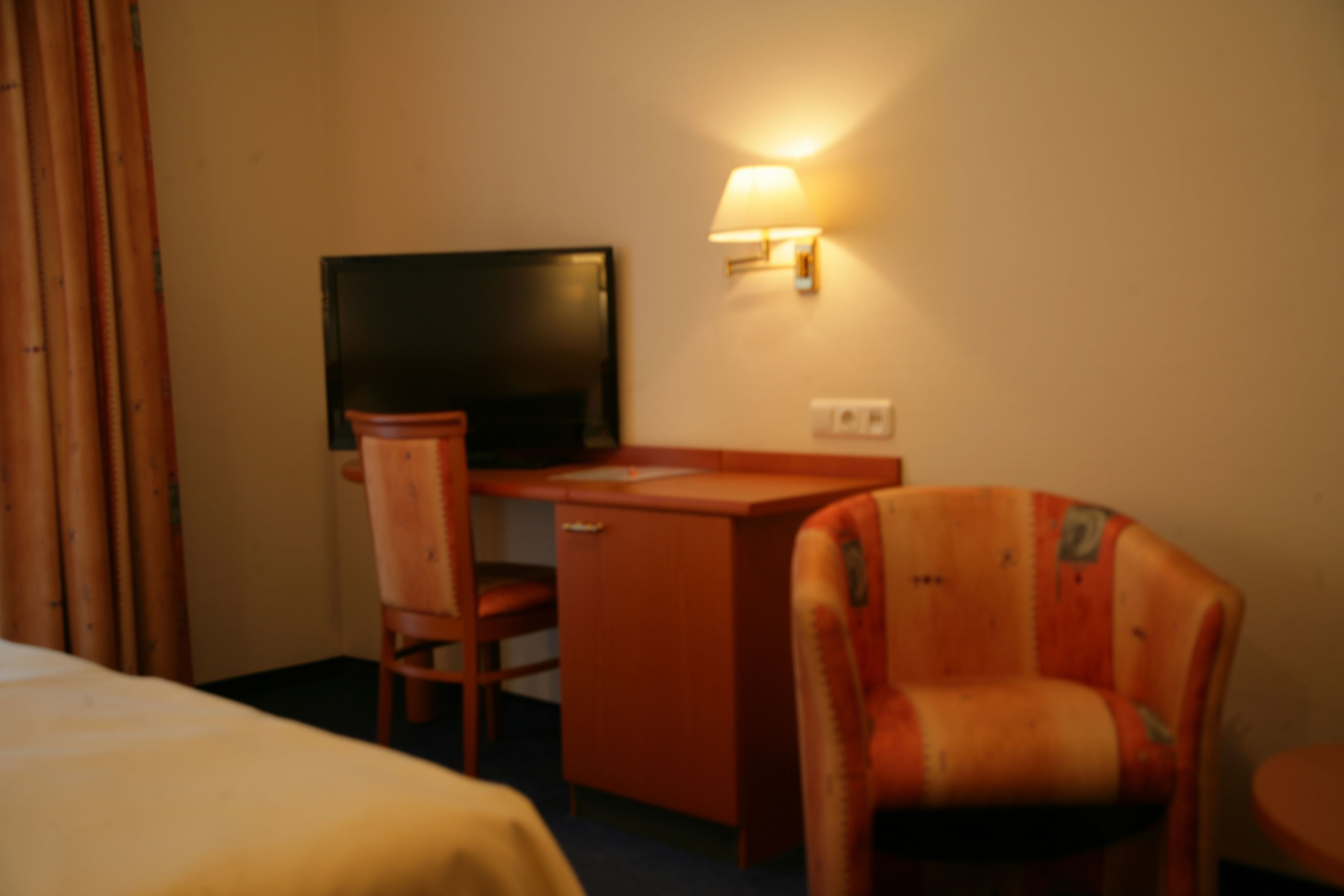 in-room safe, desk, soundproofing, free wifi