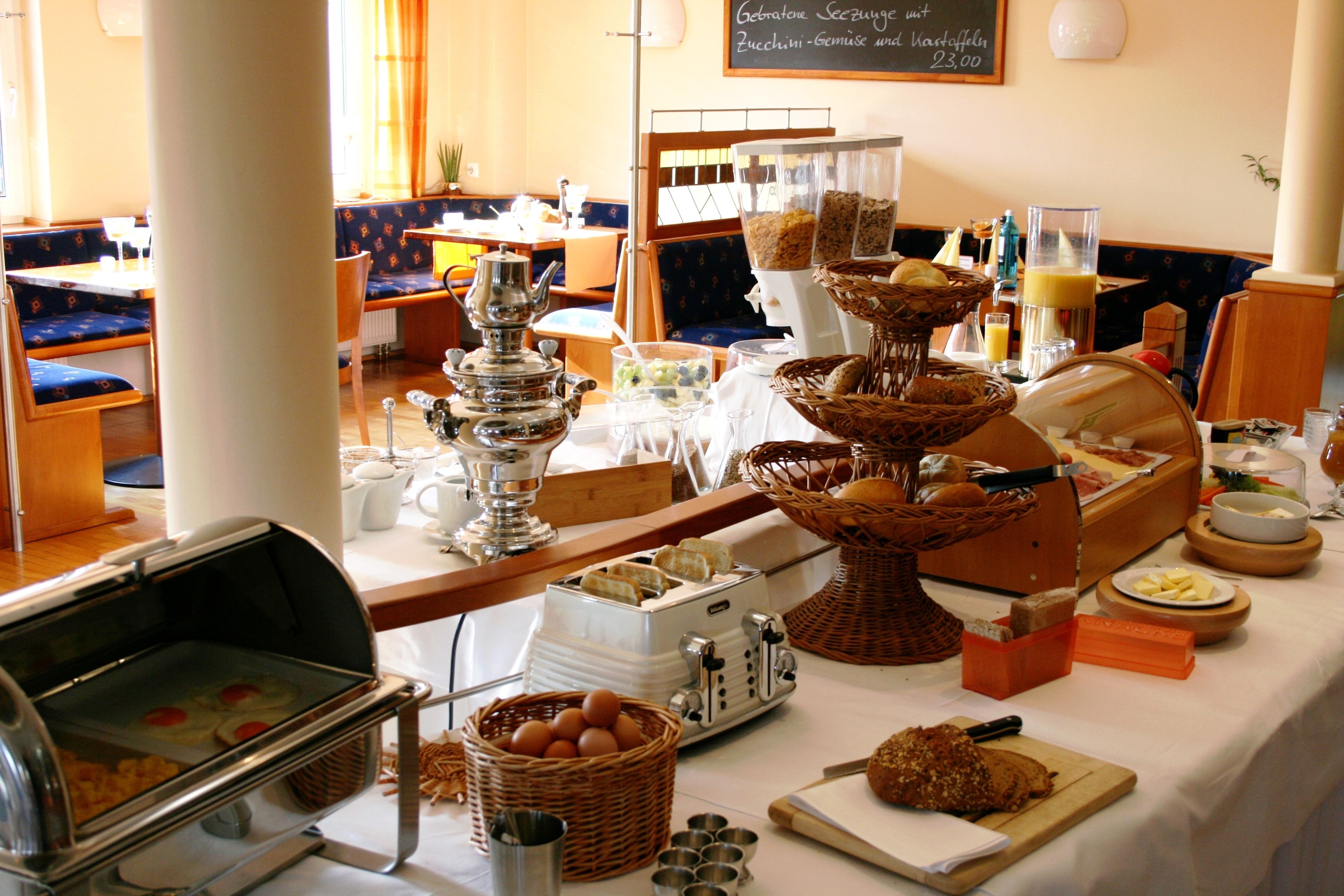 daily continental breakfast (eur 10.00 per person)