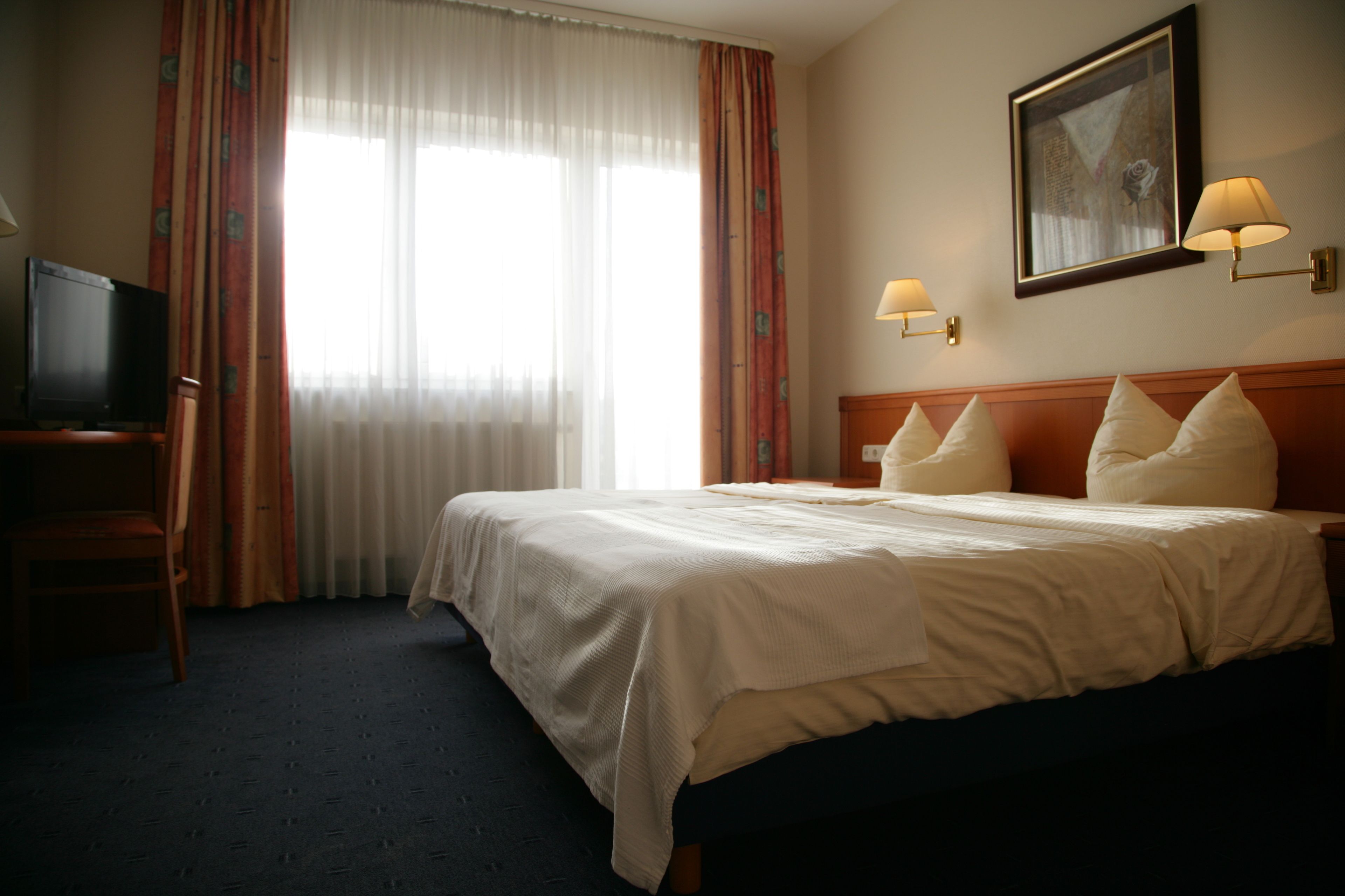 Caja de seguridad en la habitación y escritorio 