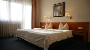 Zimmersafe, Schreibtisch, schallisolierte Zimmer, kostenloses WLAN