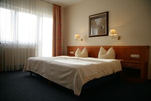 In-room safe, desk, soundproofing, free WiFi - Hotel Wilhelmshöhe (Neuenrade)