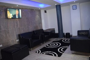 Lobby sitting area - Latitude 1 Serviced Suites (Kampala)