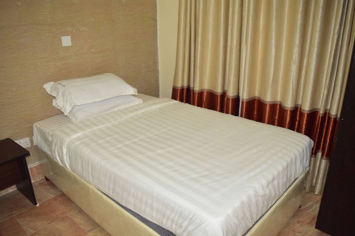 Kamar Single | Meja kerja, setrika/meja setrika, dan Wi-Fi gratis