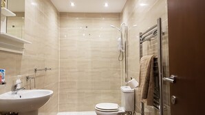 Hus, flere soverom | Bad
