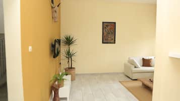 Vila Klasik, 3 kamar tidur, kamar mandi pribadi, pemandangan halaman | Area keluarga | Televisi LCD 32-inci dengan saluran TV kabel dan TV