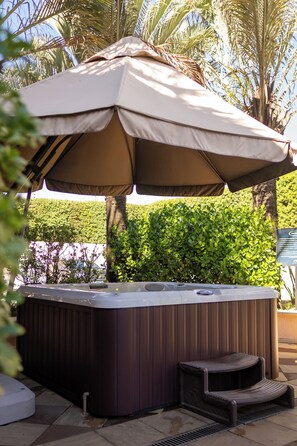 Baignoire à remous extérieure