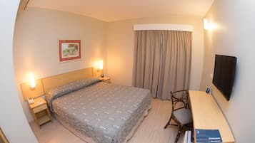 Double Room, 1 Queen Bed | Minibar, in-room safe, desk, blackout drapes