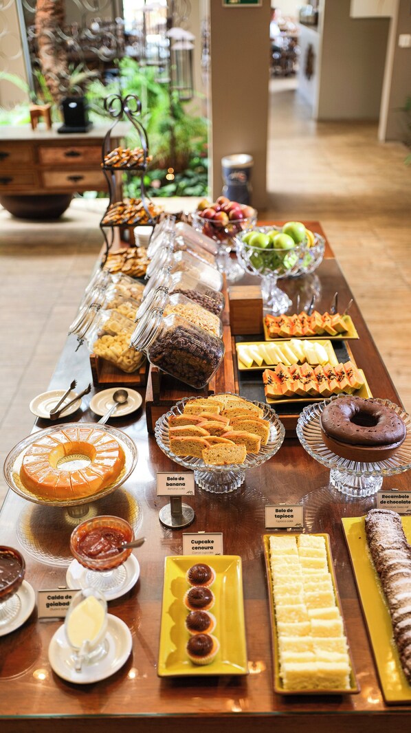 Free daily buffet breakfast 