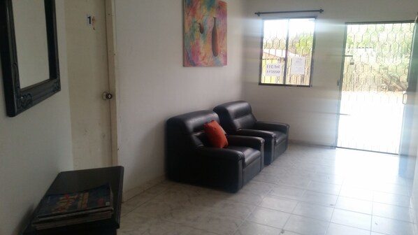 Lobby sitting area - Hotel Villa Maria (Uribia)