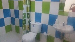 Chambre Standard double, 1 lit double | Bureau, fer et planche à repasser, accès au Wi-Fi (inclus)