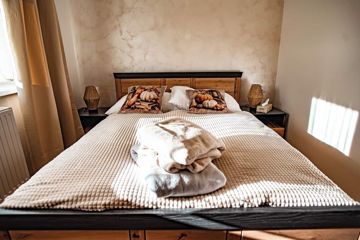 Familien-Loft | Allergikerbettwaren, Select-Comfort-Betten, Verdunkelungsvorhänge, WLAN