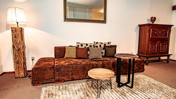 Suite | Hypo-allergenic bedding, Select Comfort beds, blackout drapes, WiFi