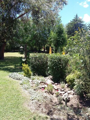 Garden - Hotel Prater (Villa General Belgrano)