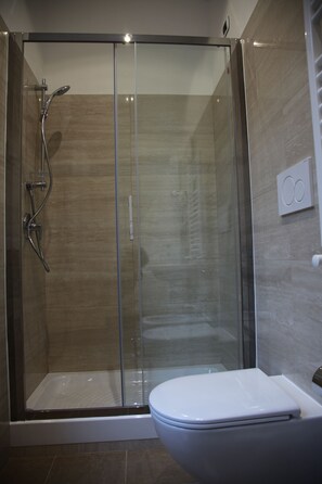 Comfort-Doppel- oder -Zweibettzimmer, Nichtraucher, eigenes Bad | Badezimmer